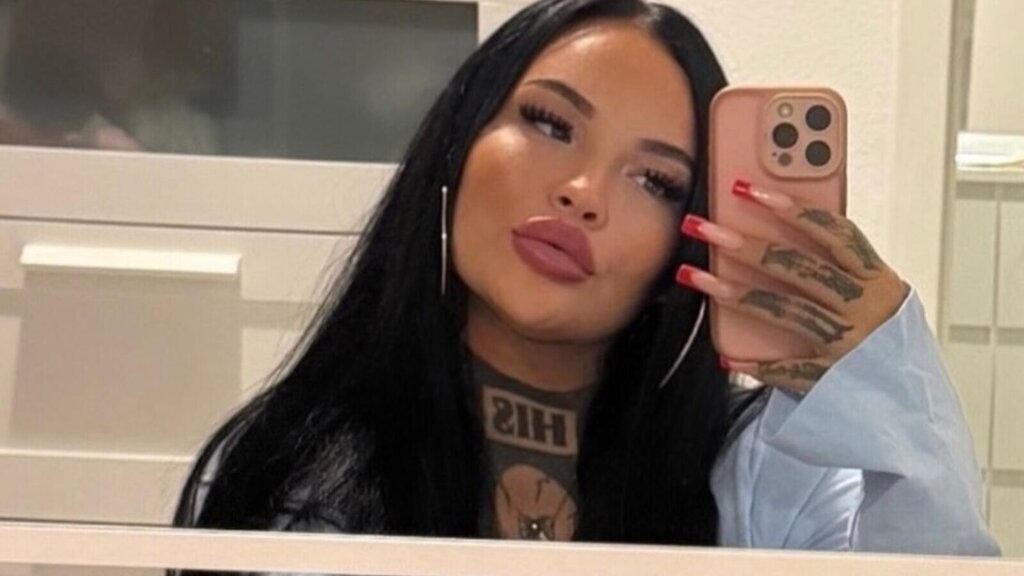 MelinaCurves
